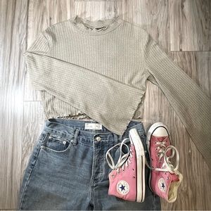 Gray knitted cropped long bell sleeve top